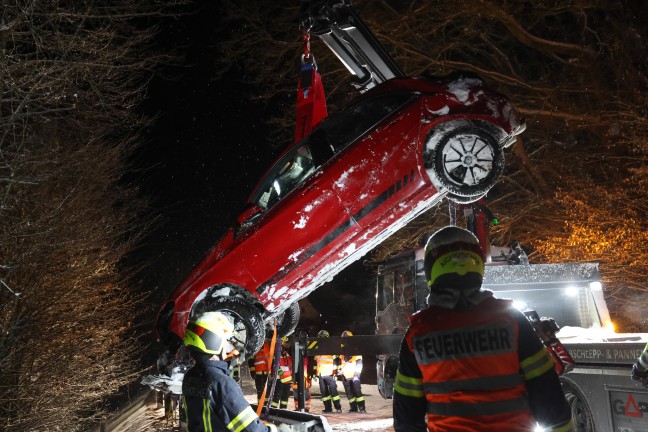 Auto �berschlagen: F�nf Verletzte bei schwerem Verkehrsunfall in Aichkirchen