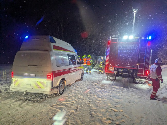 Auto �berschlagen: F�nf Verletzte bei schwerem Verkehrsunfall in Aichkirchen