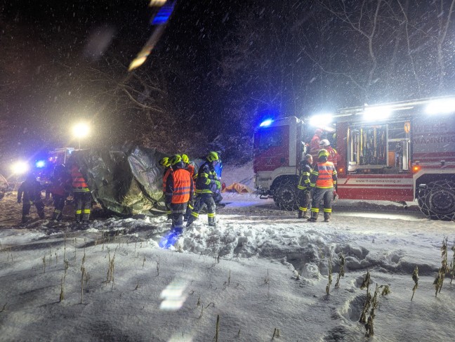 Auto �berschlagen: F�nf Verletzte bei schwerem Verkehrsunfall in Aichkirchen