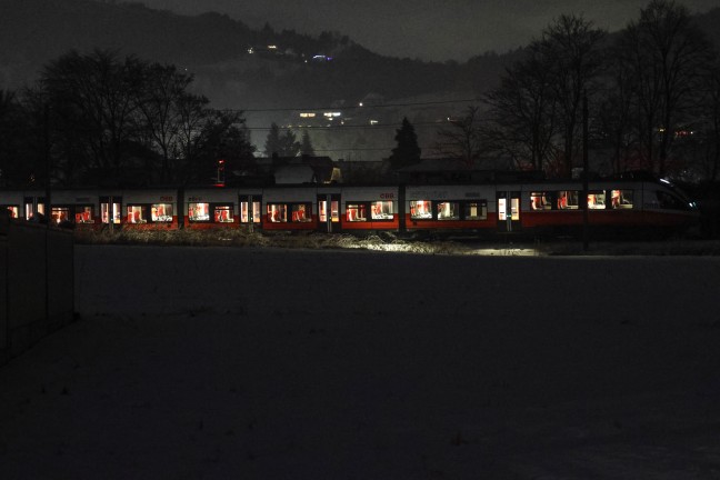 Personenevakuierung: Feuerwehreinsatz bei Evakuierung eines Personenzuges in Kirchdorf an der Krems