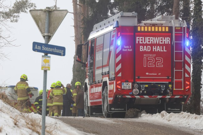 Reanimation: Personenrettung nach schwerem Unfall bei Forstarbeiten in Waldst�ck bei Bad Hall