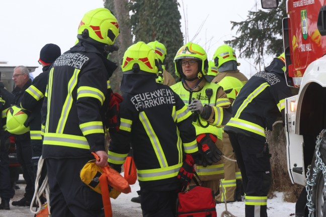 Reanimation: Personenrettung nach schwerem Unfall bei Forstarbeiten in Waldst�ck bei Bad Hall