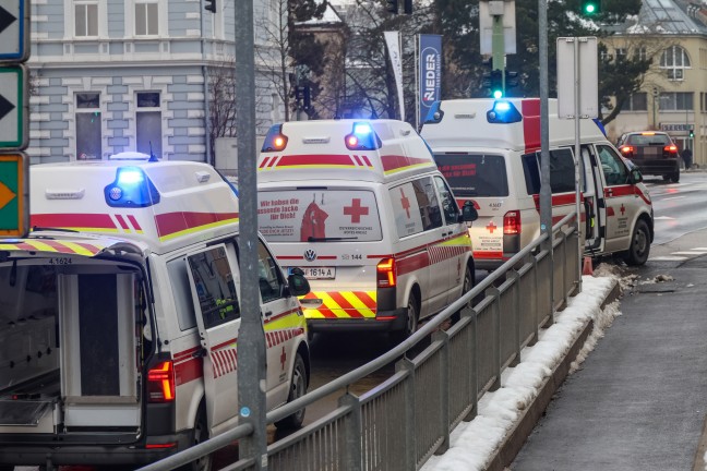 Pyrotechnikunfall: Demoteilnehmer sprengte sich bei Protestmarsch in Wels-Innenstadt Finger weg