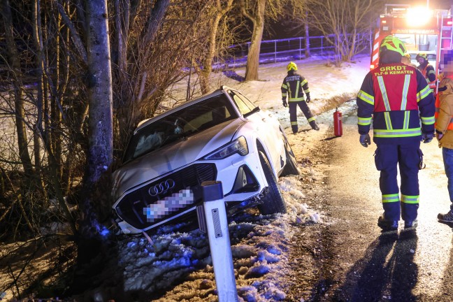 Verkehrsunfall: Auto bei Kematen an der Krems von Stra�e abgekommen