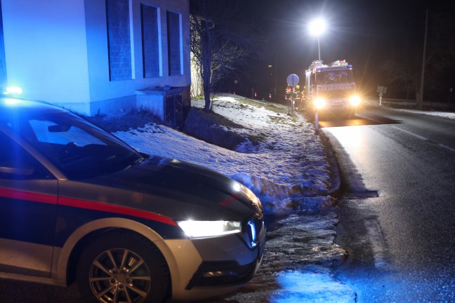 Verkehrsunfall: Auto bei Kematen an der Krems von Stra�e abgekommen