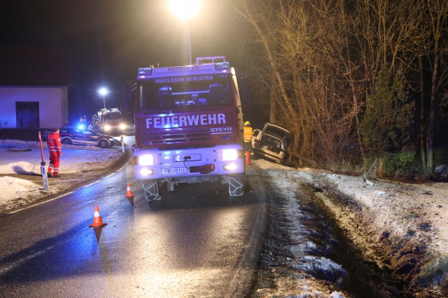 Verkehrsunfall: Auto bei Kematen an der Krems von Stra�e abgekommen