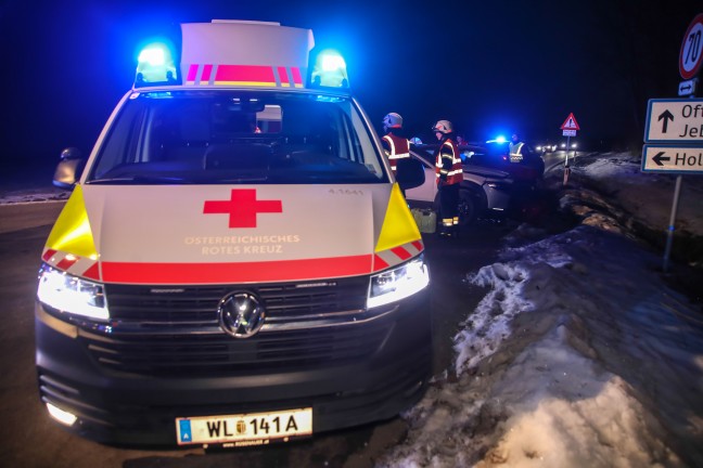 Kreuzungskollision zwischen zwei PKW in Marchtrenk endet mit zwei Leichtverletzten