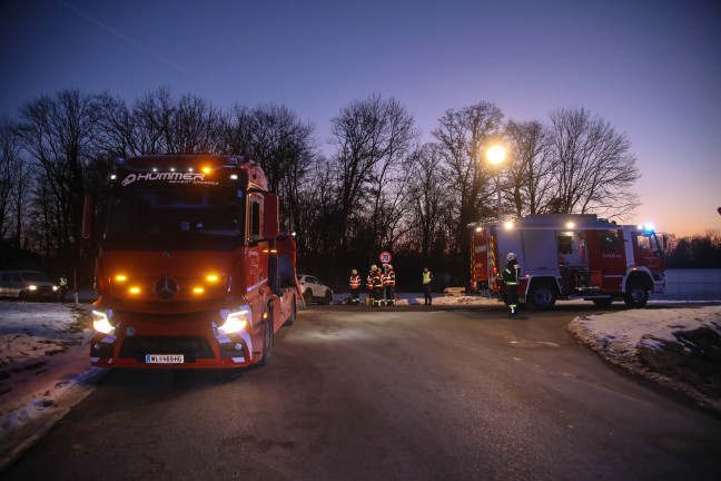Kreuzungskollision zwischen zwei PKW in Marchtrenk endet mit zwei Leichtverletzten