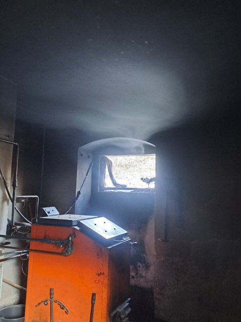 Zwei Feuerwehren bei Heizraumbrand in Offenhausen im Einsatz