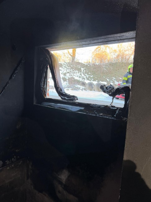 Zwei Feuerwehren bei Heizraumbrand in Offenhausen im Einsatz