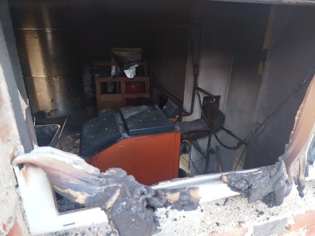 Zwei Feuerwehren bei Heizraumbrand in Offenhausen im Einsatz