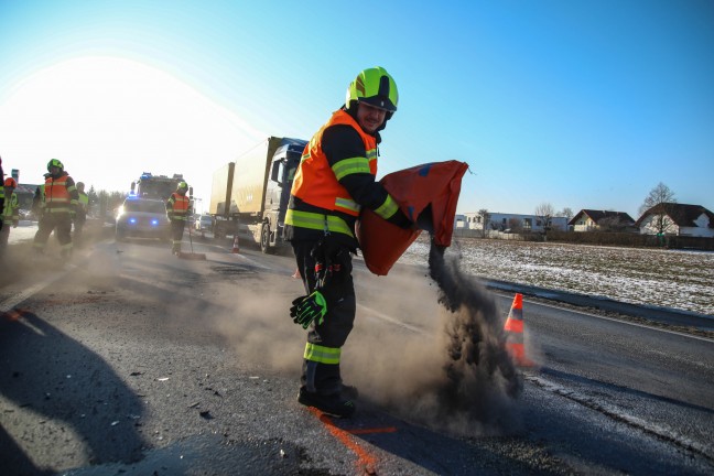 Auffahrunfall mit mehreren beteiligten Fahrzeugen auf Wiener Stra�e bei Marchtrenk