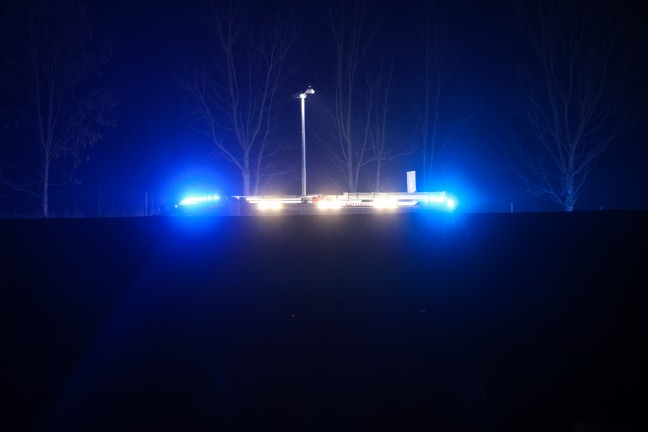 Crash gegen Anpralld�mpfer: Einsatz nach Verkehrsunfall am Knoten Voralpenkreuz bei Sattledt