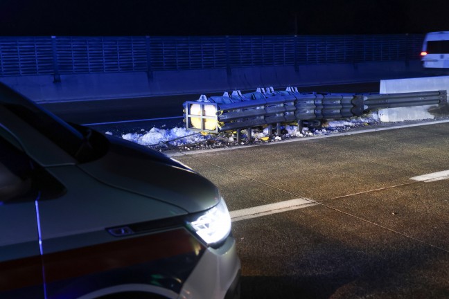 Crash gegen Anpralld�mpfer: Einsatz nach Verkehrsunfall am Knoten Voralpenkreuz bei Sattledt