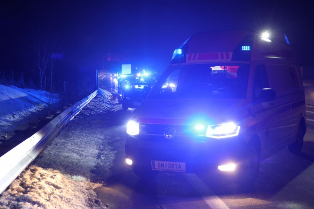 Crash gegen Anpralld�mpfer: Einsatz nach Verkehrsunfall am Knoten Voralpenkreuz bei Sattledt
