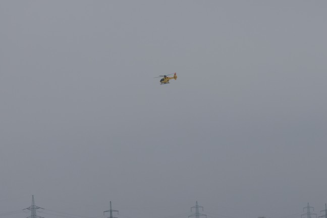 Auto bei schwerem Verkehrsunfall in Wolfern �berschlagen