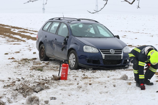 Auto bei schwerem Verkehrsunfall in Wolfern �berschlagen