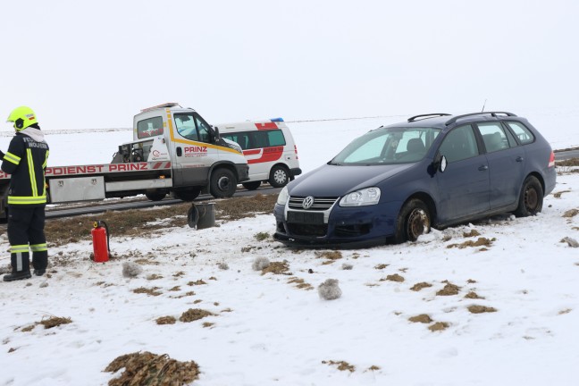 Auto bei schwerem Verkehrsunfall in Wolfern �berschlagen