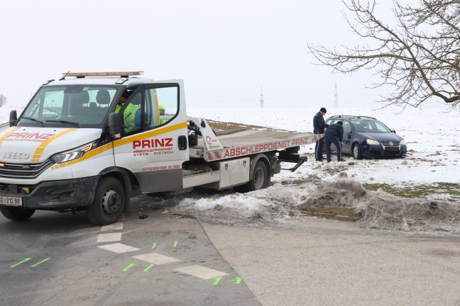 Auto bei schwerem Verkehrsunfall in Wolfern �berschlagen