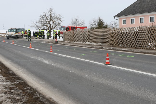 Auto bei schwerem Verkehrsunfall in Wolfern �berschlagen