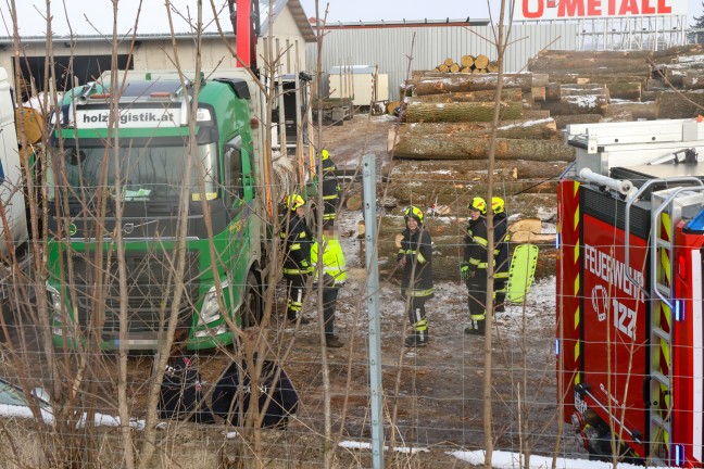 Personenrettung: F�nf Feuerwehren, Rettung, Notarzthubschrauber in Ried im Traunkreis im Einsatz