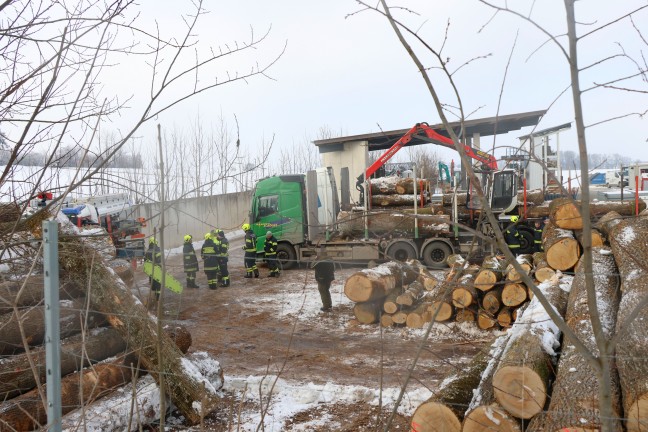 Personenrettung: F�nf Feuerwehren, Rettung, Notarzthubschrauber in Ried im Traunkreis im Einsatz