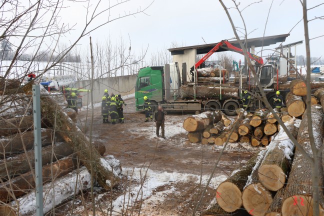 Personenrettung: F�nf Feuerwehren, Rettung, Notarzthubschrauber in Ried im Traunkreis im Einsatz