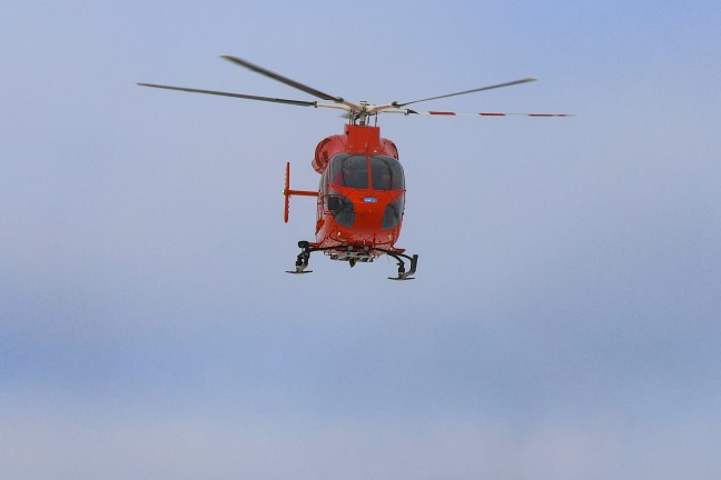 Personenrettung: F�nf Feuerwehren, Rettung, Notarzthubschrauber in Ried im Traunkreis im Einsatz