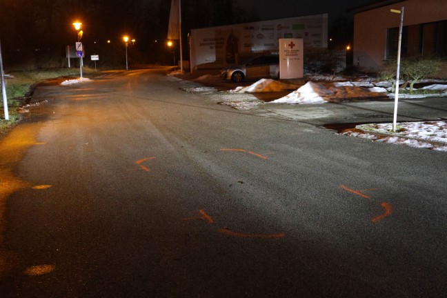 Schwer verletzt: Fu�g�nger bei Verkehrsunfall in Marchtrenk frontal von Auto erfasst