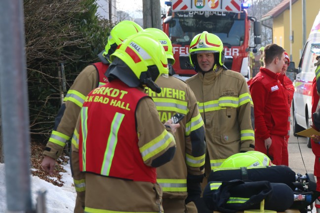 Person bei Brand in einem Wohnhaus in Bad Hall von Feuerwehr �ber Balkon ins Freie gerettet