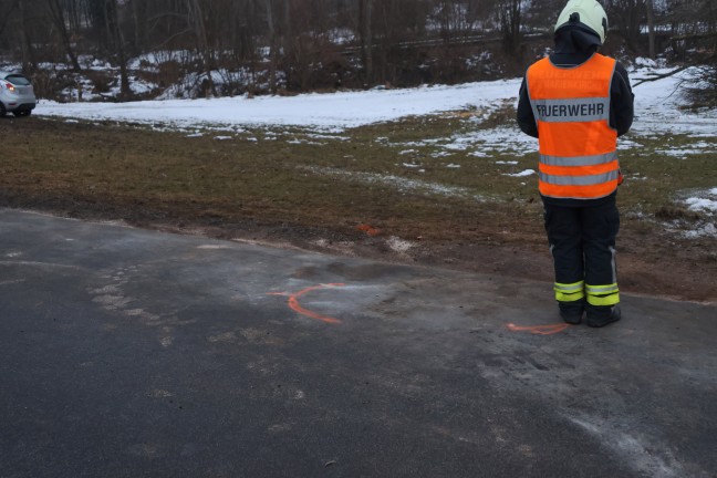 Schwerer Kreuzungscrash zwischen PKW und Mopedauto in St. Marienkirchen am Hausruck