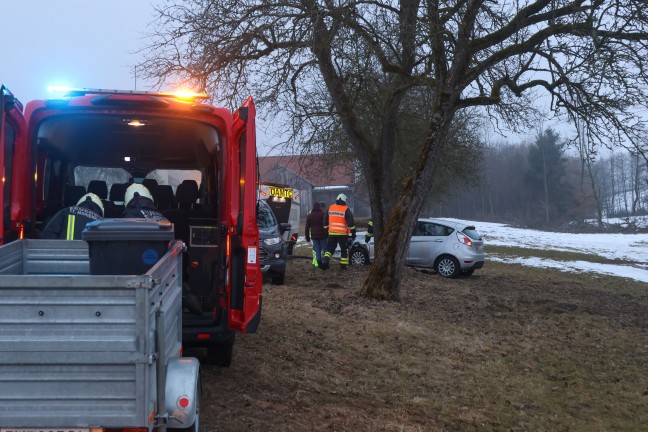 Schwerer Kreuzungscrash zwischen PKW und Mopedauto in St. Marienkirchen am Hausruck