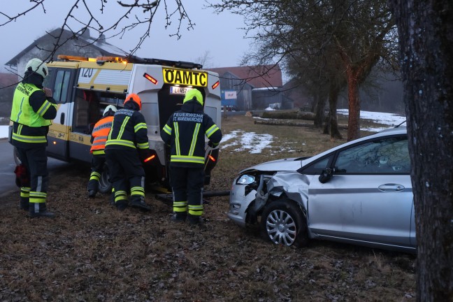 Schwerer Kreuzungscrash zwischen PKW und Mopedauto in St. Marienkirchen am Hausruck