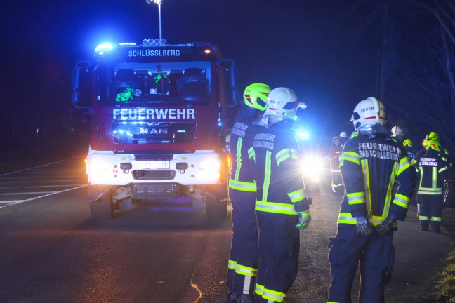 Auto bei Verkehrsunfall in Bad Schallerbach von Innviertler Stra�e abgekommen und in Feld gelandet