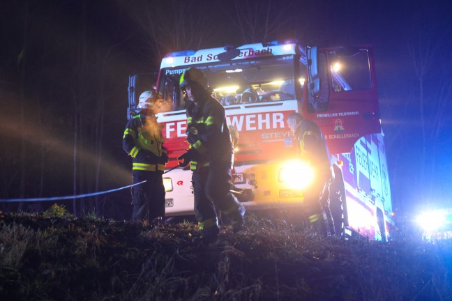 Auto bei Verkehrsunfall in Bad Schallerbach von Innviertler Stra�e abgekommen und in Feld gelandet