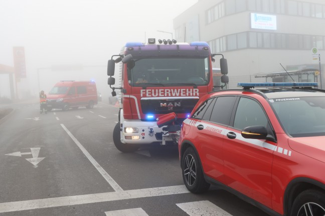 Schwerer Kreuzungscrash zwischen zwei PKW auf Wiener Stra�e in Wels-Lichtenegg