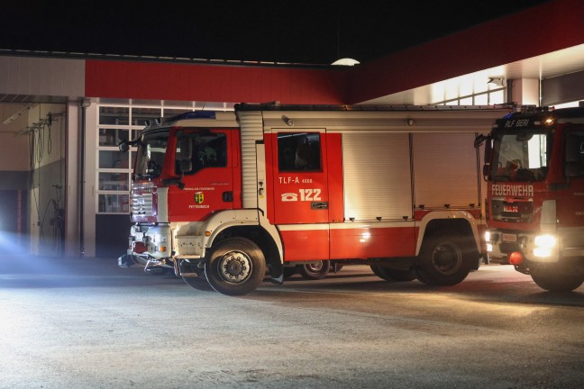 Personensuche: N�chtliche Suchaktion der Einsatzkr�fte nach abg�ngiger Person in Pettenbach