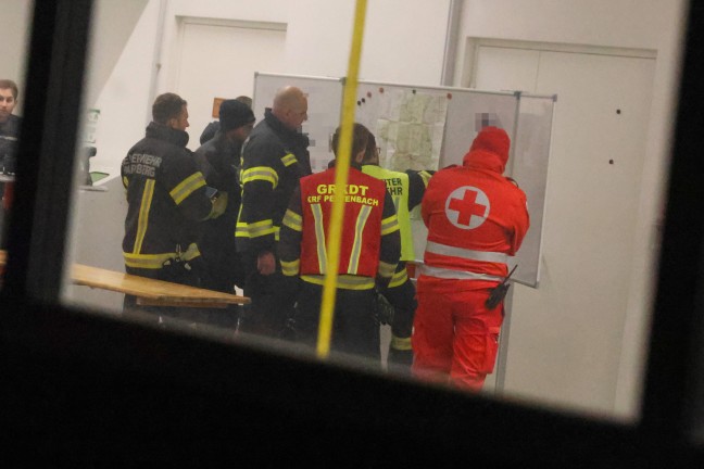 Personensuche: N�chtliche Suchaktion der Einsatzkr�fte nach abg�ngiger Person in Pettenbach