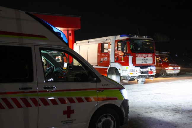 Personensuche: N�chtliche Suchaktion der Einsatzkr�fte nach abg�ngiger Person in Pettenbach