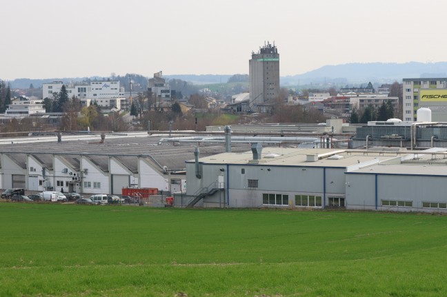 Personenrettung: Einsatzkr�fte zu eingeklemmter Person in Ried im Innkreis alarmiert