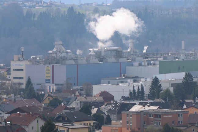 Brand bei Unternehmen in Laakirchen rasch unter Kontrolle gebracht