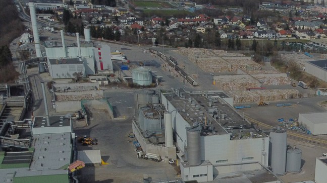 Brand bei Unternehmen in Laakirchen rasch unter Kontrolle gebracht