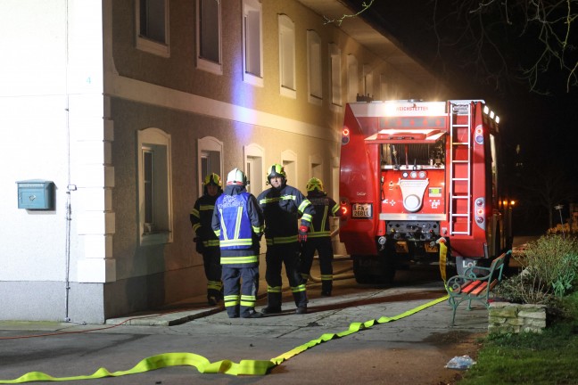 Brand einer Selche: N�chtlicher Einsatz zweier Feuerwehren auf Bauernhof in Schiedlberg