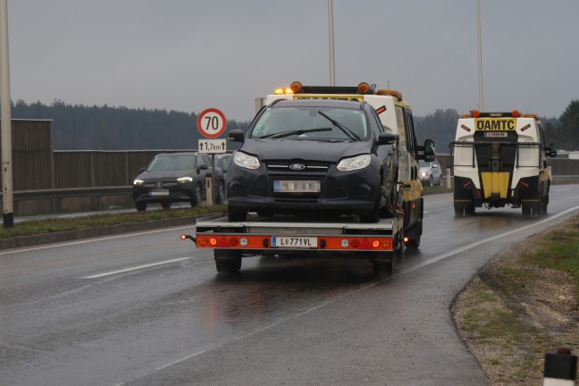 Schwerer Kreuzungscrash zwischen zwei PKW auf Wiener Stra�e bei V�cklabruck