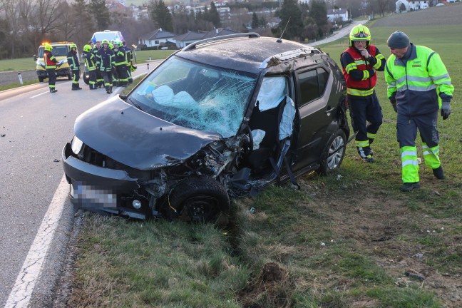 Schwerer Frontalcrash zweier Autos bei Aurolzm�nster fordert zwei Verletzte