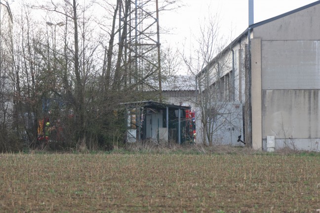 Brandeinsatz: Zwei Feuerwehren bei l�ngerem L�scheinsatz bei Unternehmen in Wolfern im Einsatz