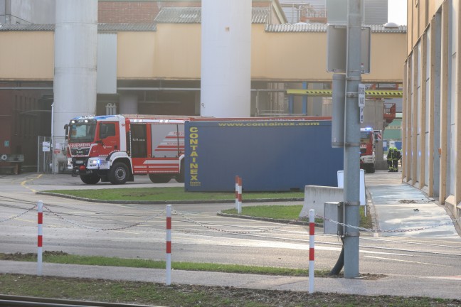 Brand bei Papierfabrik in Ansfelden sorgte f�r Einsatz von Feuerwehr, Rettung und Polizei