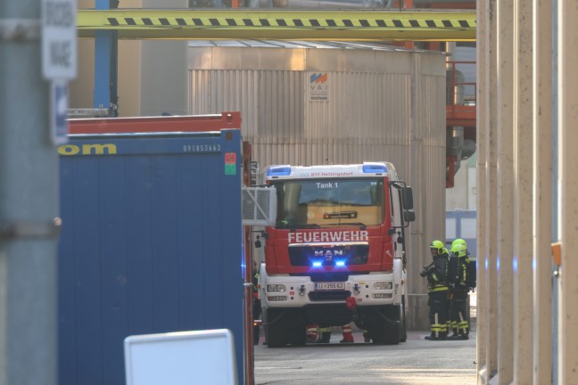 Brand bei Papierfabrik in Ansfelden sorgte f�r Einsatz von Feuerwehr, Rettung und Polizei