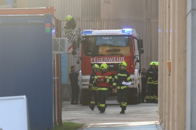 Brand bei Papierfabrik in Ansfelden sorgte f�r Einsatz von Feuerwehr, Rettung und Polizei