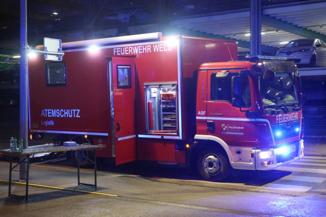 Menschenrettung bei n�chtlichem Zimmerbrand in einer betreuten Wohneinrichtung in Wels-Neustadt